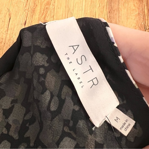 ASTR the Label NWT‎ Long Sleeve Cowl Neck Mini Dress Open Back Size Medium - Picture 9 of 13